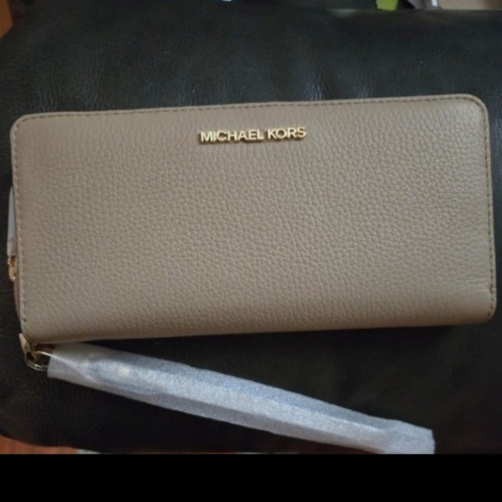 Michael Kors Light Beige Leather Wallet
